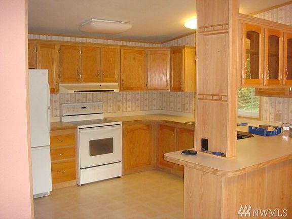5th image of 460 N Mountain View Dr