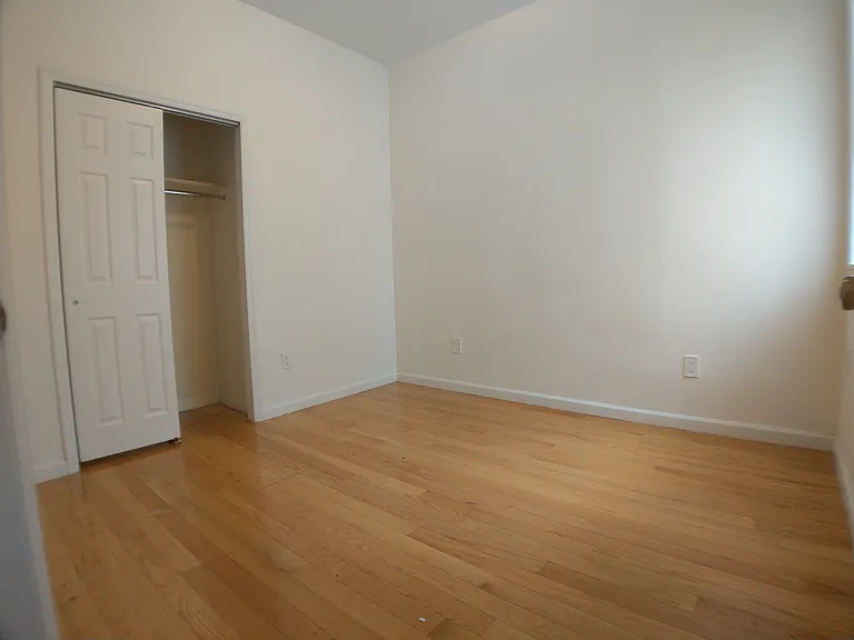 115 Dahlgren Pl #2 — Photo 6