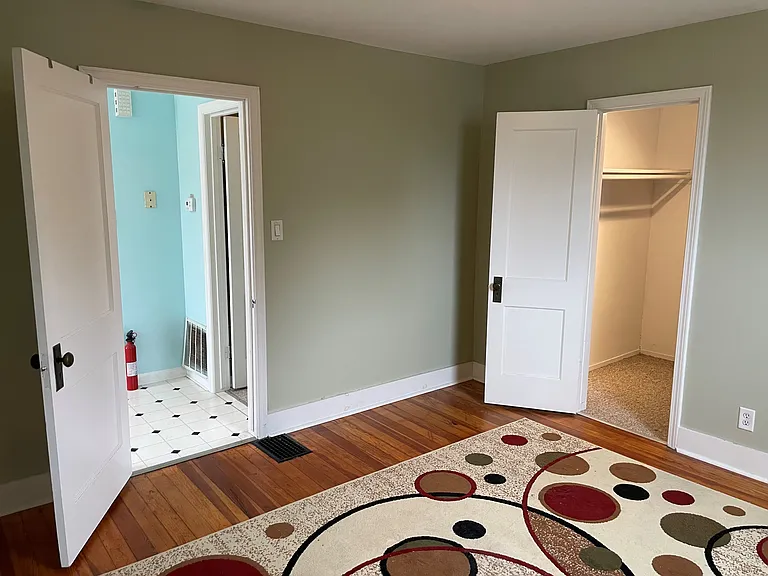 1129 1/2 Pennoyer Ct — Photo 12