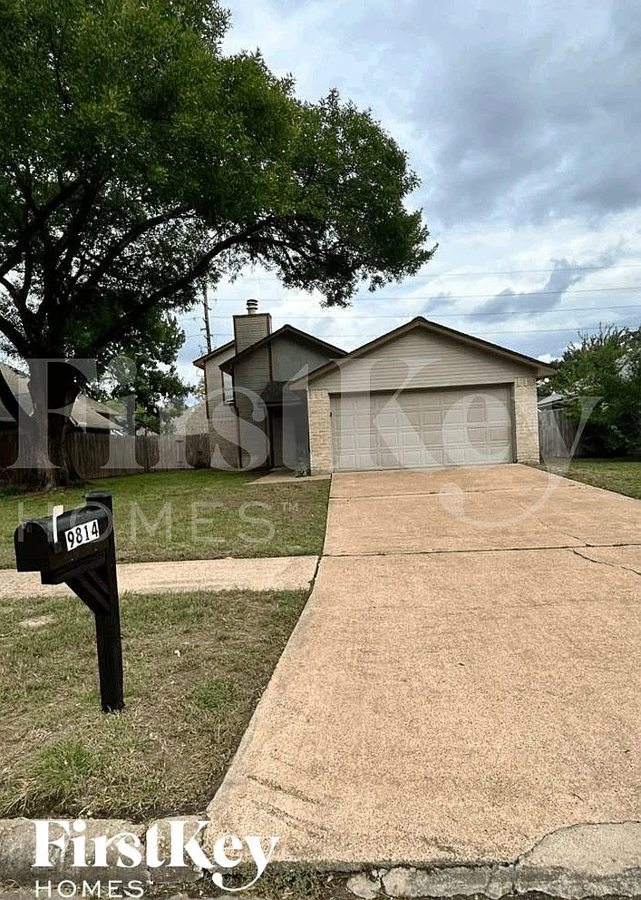 3 bed, 2.5 bath, 2060 sqft, $1,885 — Photo 1