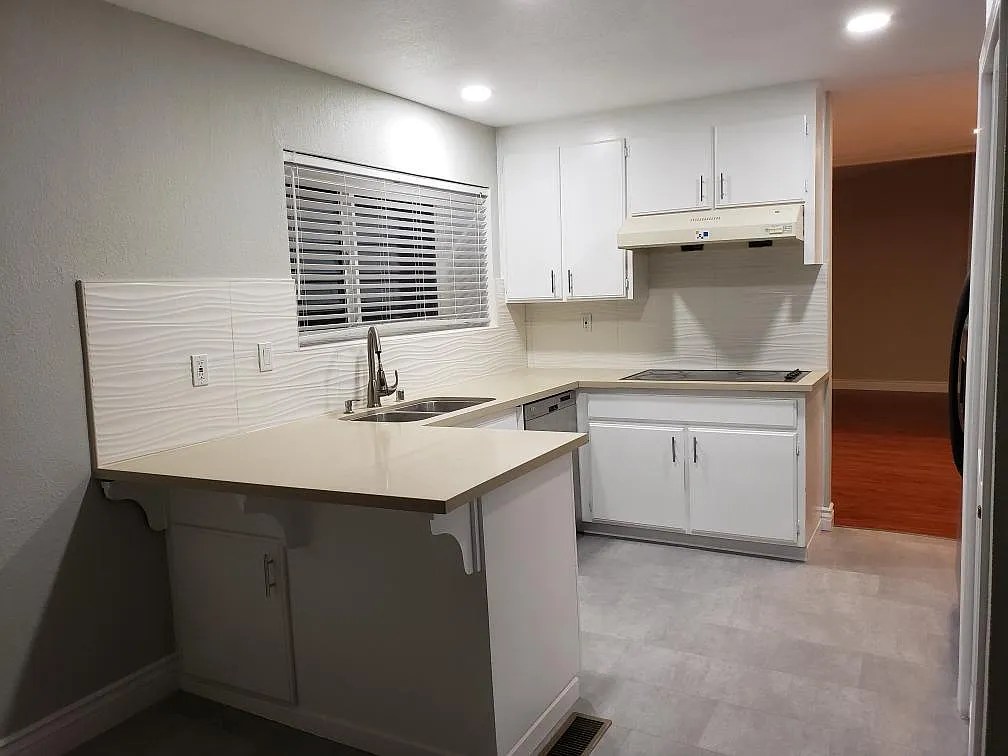 4 bed, 2.5 bath, 2219 sqft, $5,350 — Photo 2