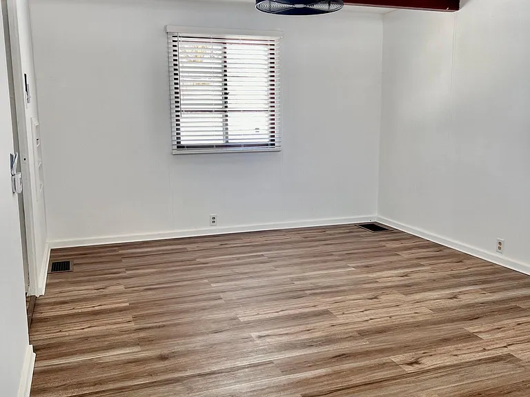 313 N Calhoun St — Photo 11