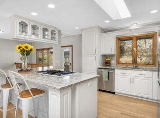 5124 Heritage Hills Dr, Bloomington, MN 55437