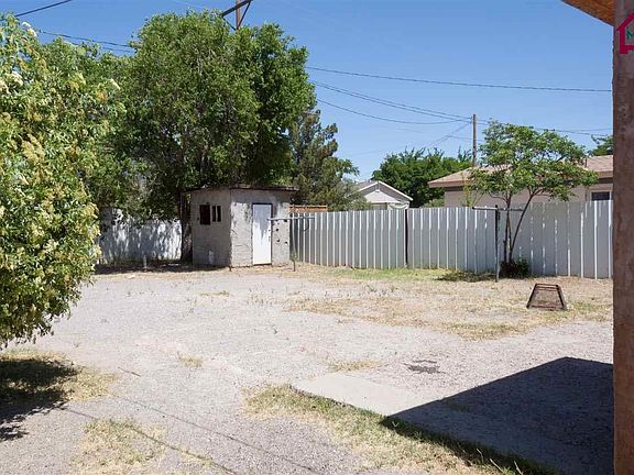 4th image of 1545 E Amador Ave