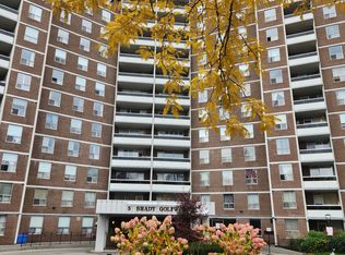 5 Shady Golfway #110, Toronto, ON M3C3A5