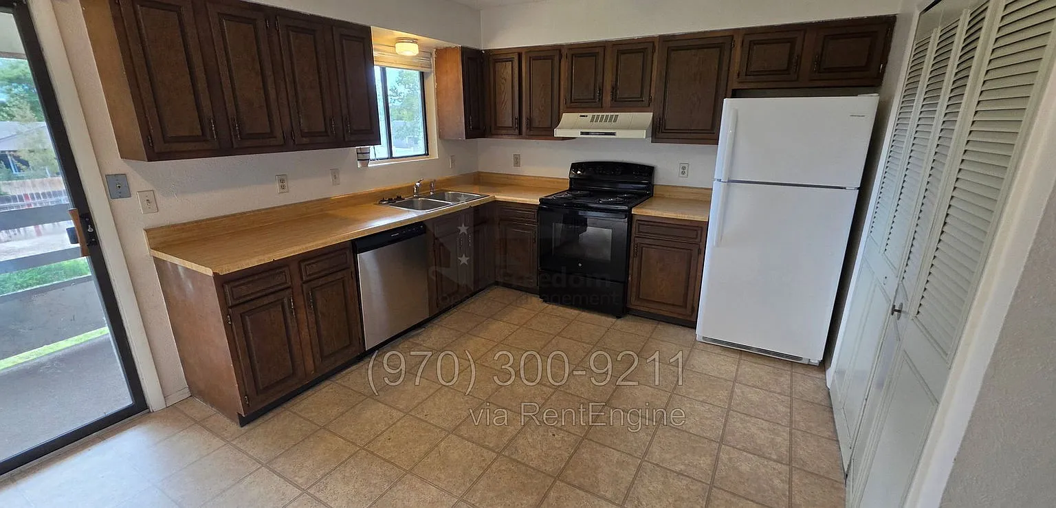 2 bed, 1.0 bath, $1,080 — Photo 2