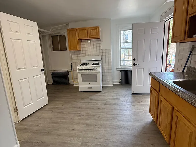 4 Chestnut St #2 — Photo 7