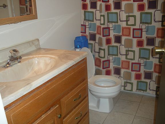 Up stairs full bath