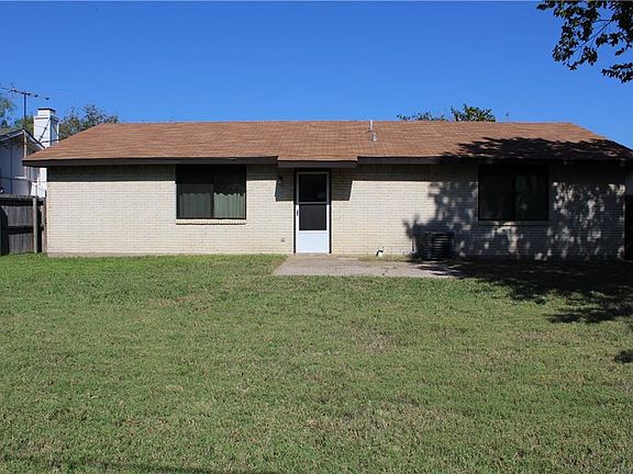 3rd image of 814 Springwood Dr