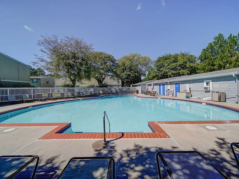 River Breeze Apartments — Photo 18