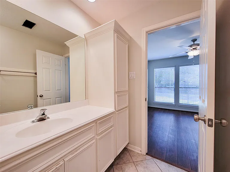 2717 La Branch St — Photo 4