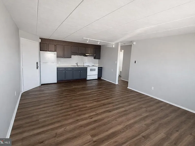 283 Park St #C15 — Photo 7