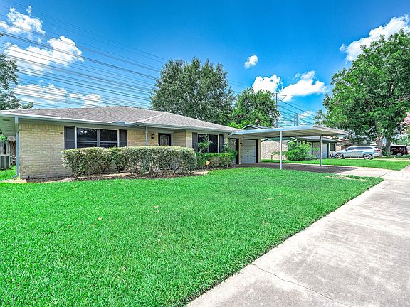 3rd image of 902 S Kaufman Dr