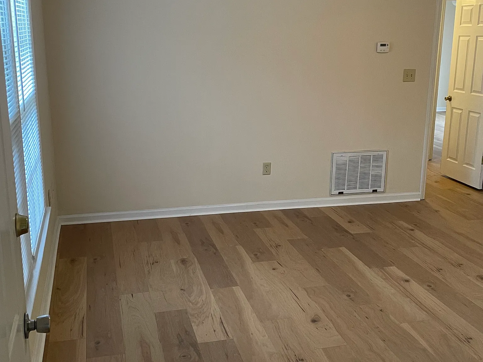 2 bed, 1000 sqft, $1,100 — Photo 2