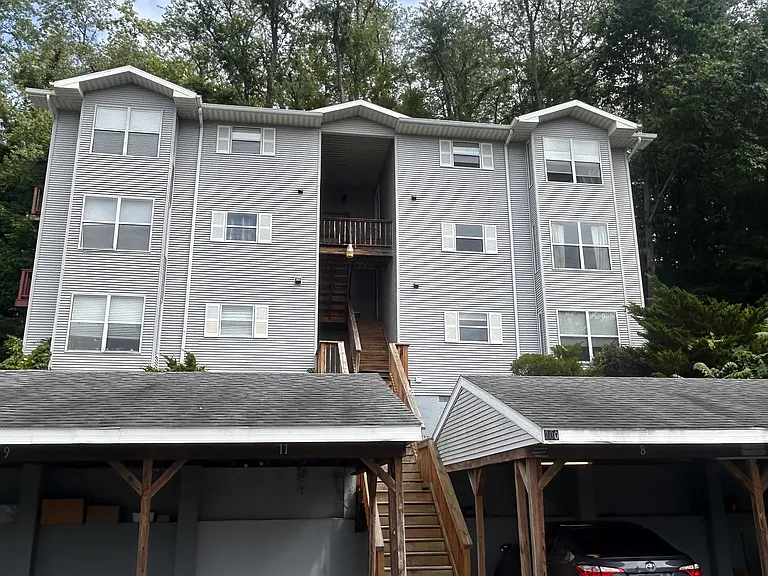 200 Stewart Ln #10 — Photo 1