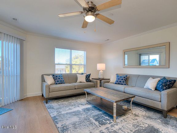 4th image of 105 SE 58th Street # 4204