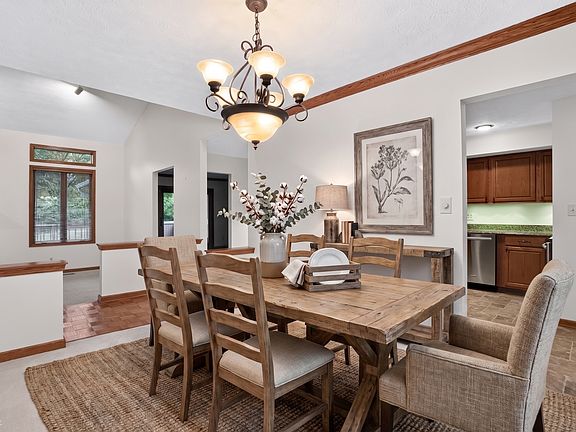 3rd image of 7990 Springwater Cir