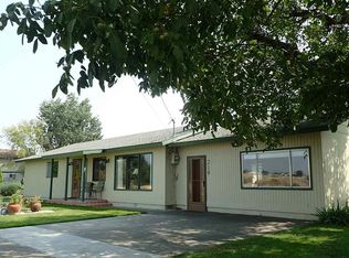 219 E Maple St, Burbank, WA 99323