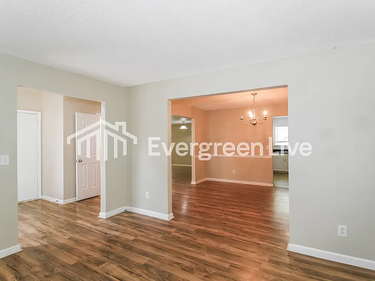 5565 Waverly Park — Photo 5