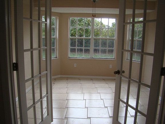 3rd image of 9 Woodfield Dr