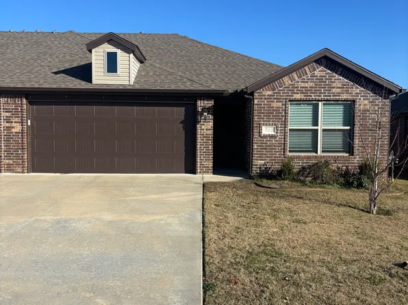 510 Vee St, Centerton, AR 72719