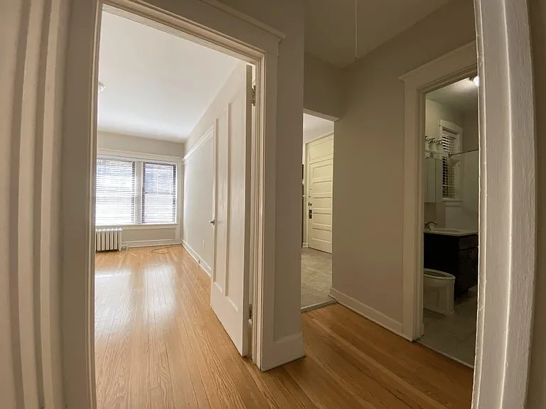 801 W Cornelia — Photo 21