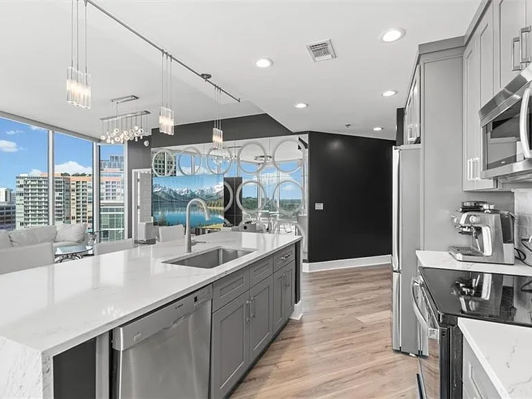 1080 Peachtree St NE #2110 — Photo 8
