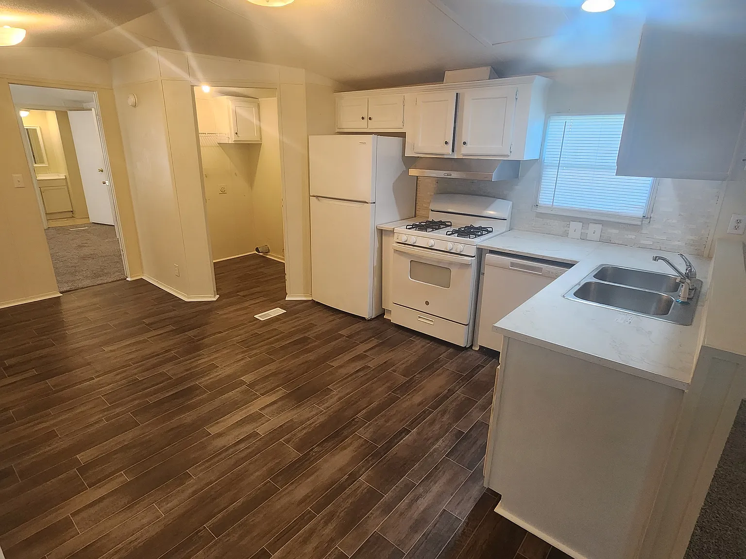 3 bed, 1280 sqft, $899 — Photo 4