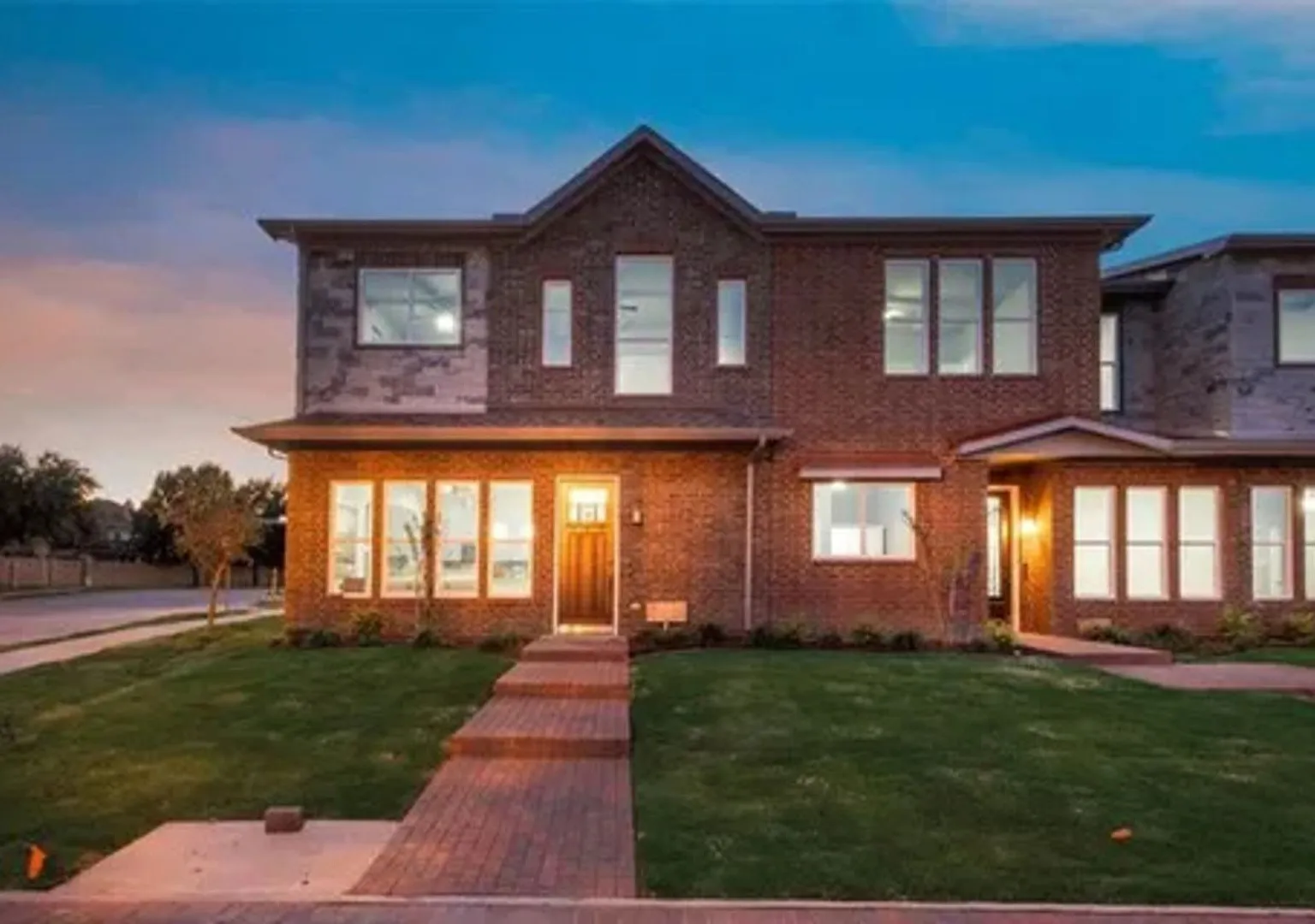 Charming 4BR Townhome in Frisco — Photo 1