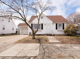 28 Ruth St, Pawtucket, RI 02861