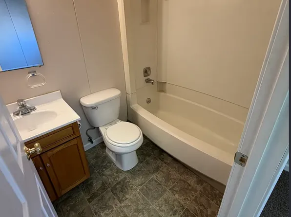 Coventry Apartments, 416 N 7th St #277b77b1c, Saint Joseph, MO 64501