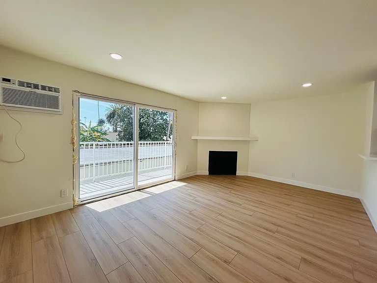 920 Venice Blvd — Photo 11