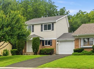 23W418 Greenbriar Dr, Naperville, IL 60540