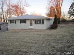 39 Oakland Dr, Saint Charles, MO 63303
