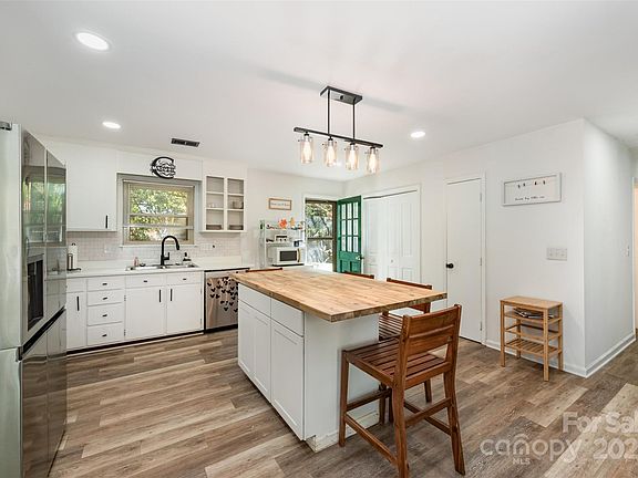 4th image of 7528 Lancashire Dr