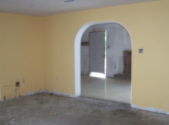 4th image of 102 Maumus Ave