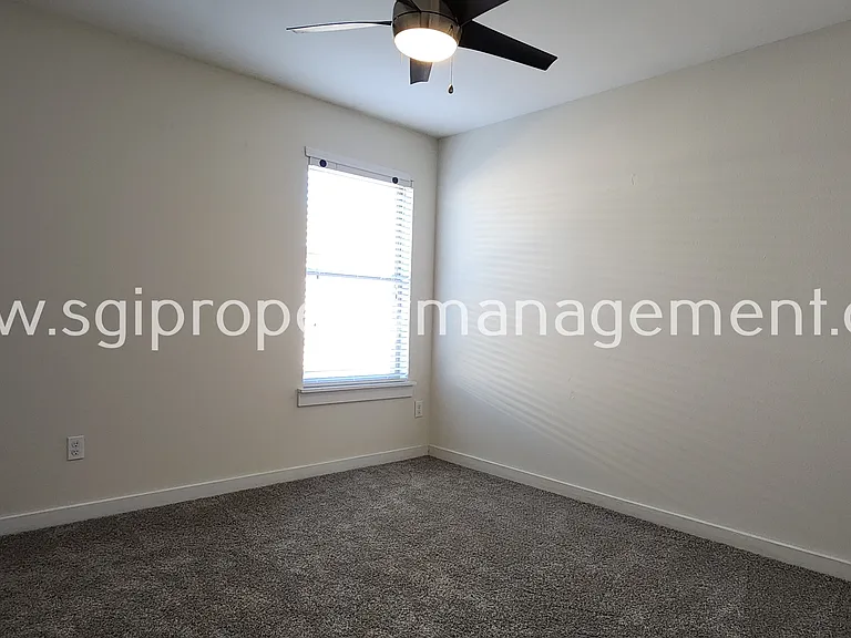 931 Robineta Ln — Photo 8