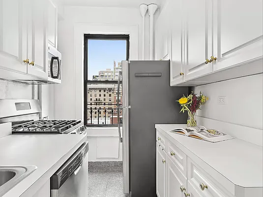 Rented by Metropolitan Equities | media 12