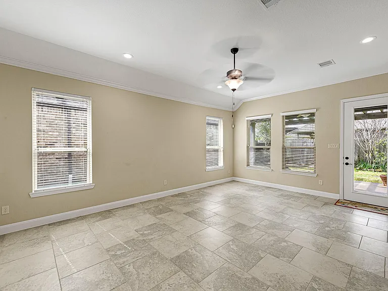 4906 Augusta Pointe Ct — Photo 11