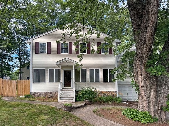 5th image of 744 Boston Rd