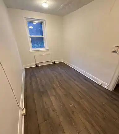 4th image of 1094 College St #4