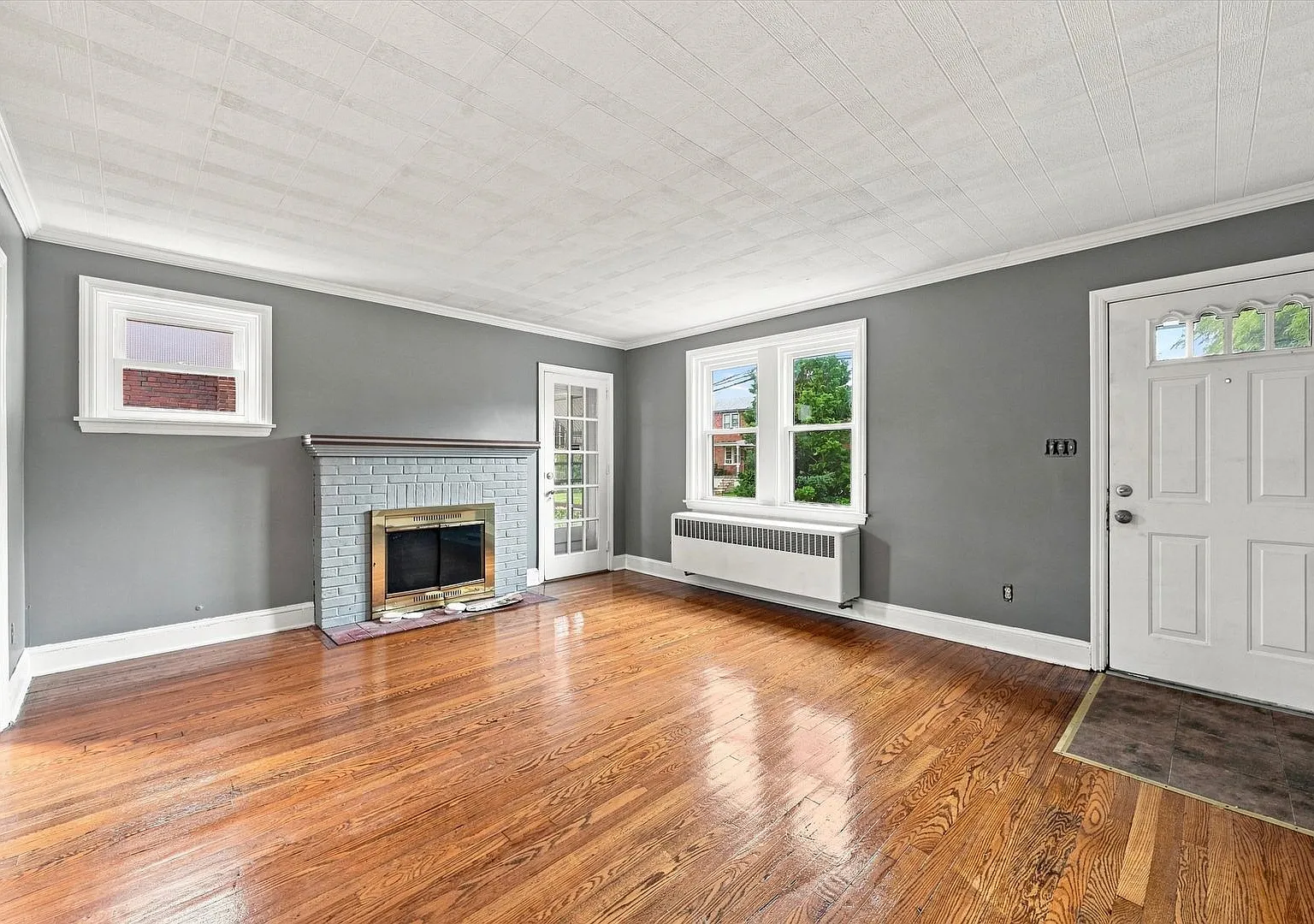 309 W 38th St — Photo 3