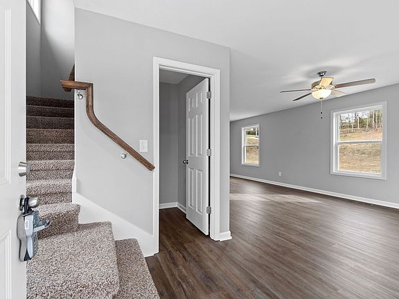 4th image of 915 Woody Hills Dr