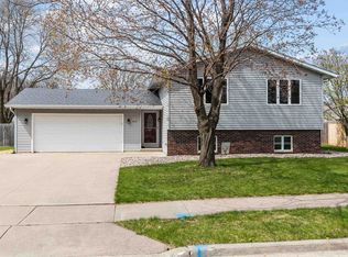 1216 E Meadow Grove Blvd, Appleton, WI 54915