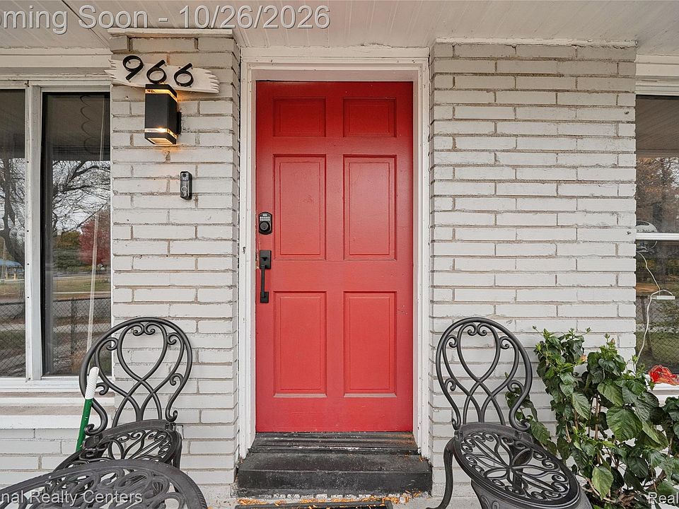 966 E Greendale, photo 3