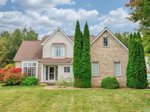 3529 Prescott Dr, Howell, MI 48843