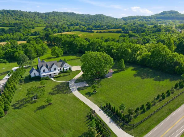 9652 Clovercroft Rd, Nolensville, TN 37135
