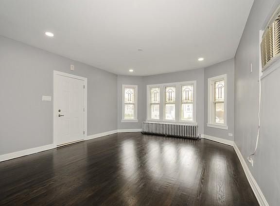 3rd image of 4613 N Kedvale Ave