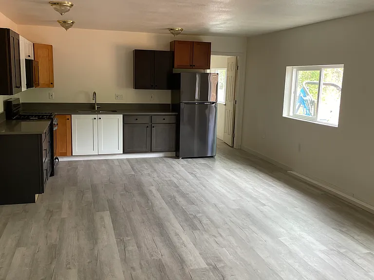 NE Sherwood Pl — Photo 4