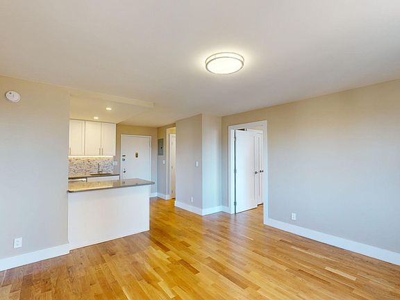 3rd image of 310 Greenwich St #310-19B